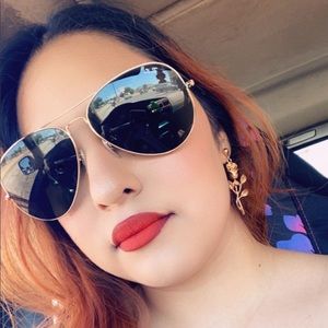 Meet your Posher, Abigail